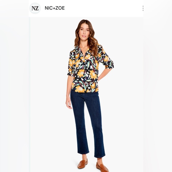 NIC+ZOE NWOT Flower Burst Top Currently in Stores - Picture 2 of 5